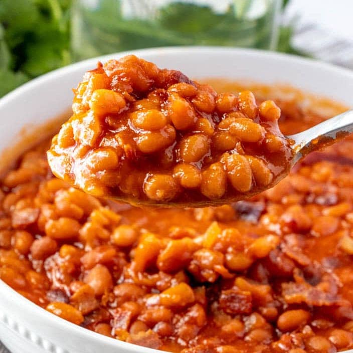 Slow Cooker Baked Beans Recipe (Tangy and Creamy)