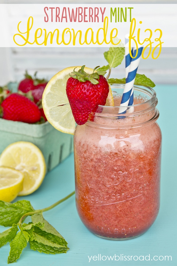 Skinny Strawberry Mint Lemonade Fizz - Made with Diet Soda or Sparkling water Skinny Strawberry Mint Lemonade Fizz - Made with Diet Soda or Sparkling water