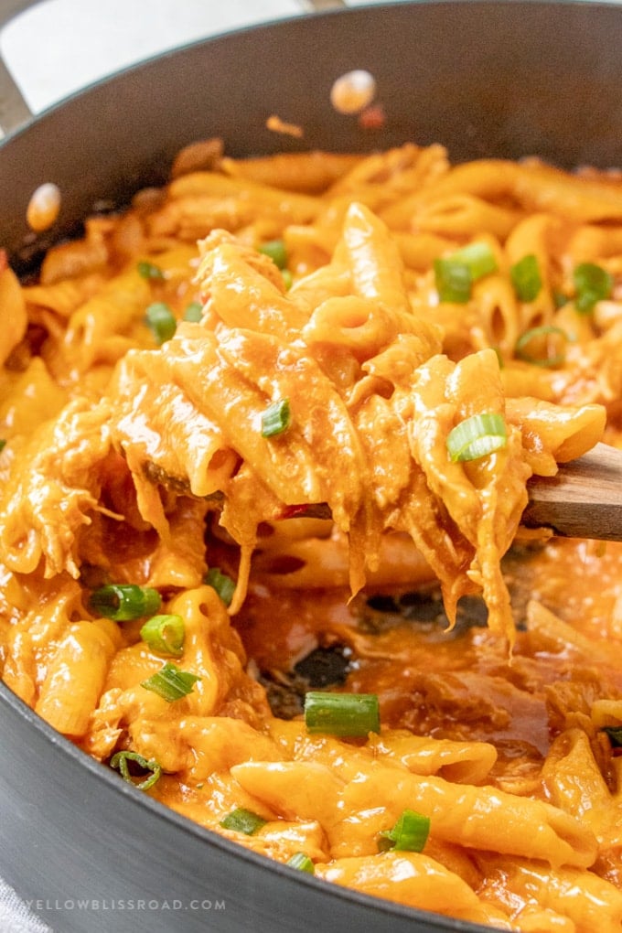 one pot cheesy chicken pasta with manwich