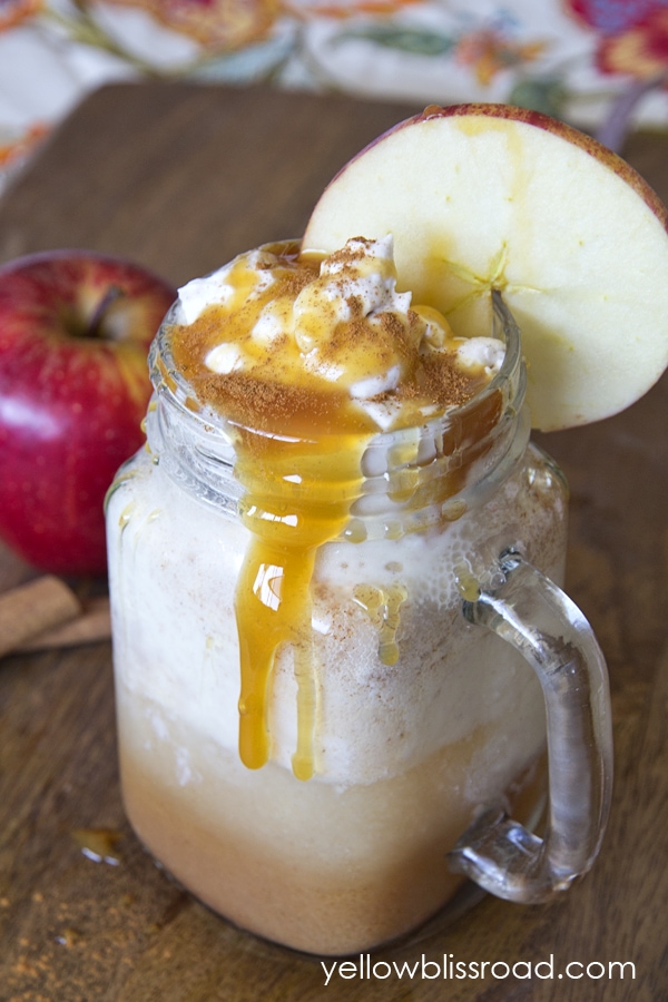 Caramel Apple Ice Cream Float - Creamy, frothy ice cream float that tastes like the perfect fall dessert!