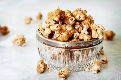 A dish of caramel popcorn