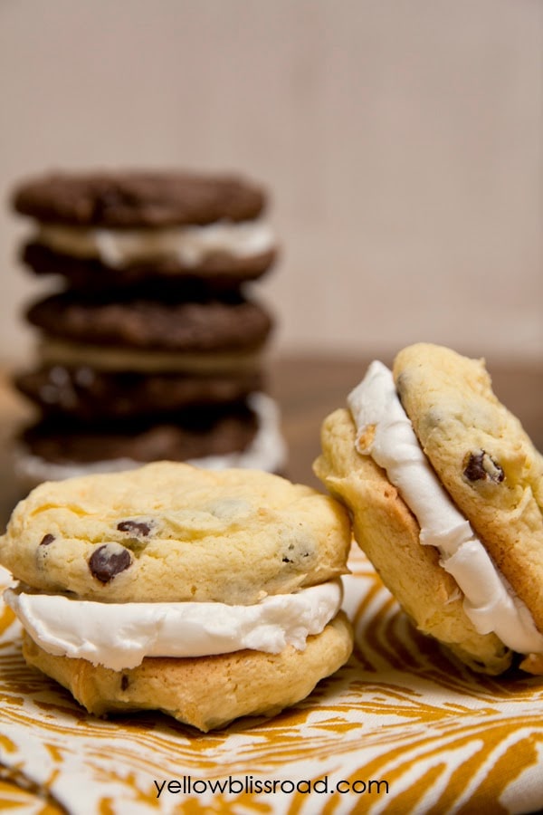 Cake Mix Cookie Sandwiches - a neater and easier to eat alternative to cupcakes - I'm making this for our next party! Cake Mix Cookie Sandwiches - a neater and easier to eat alternative to cupcakes - I'm making this for our next party!