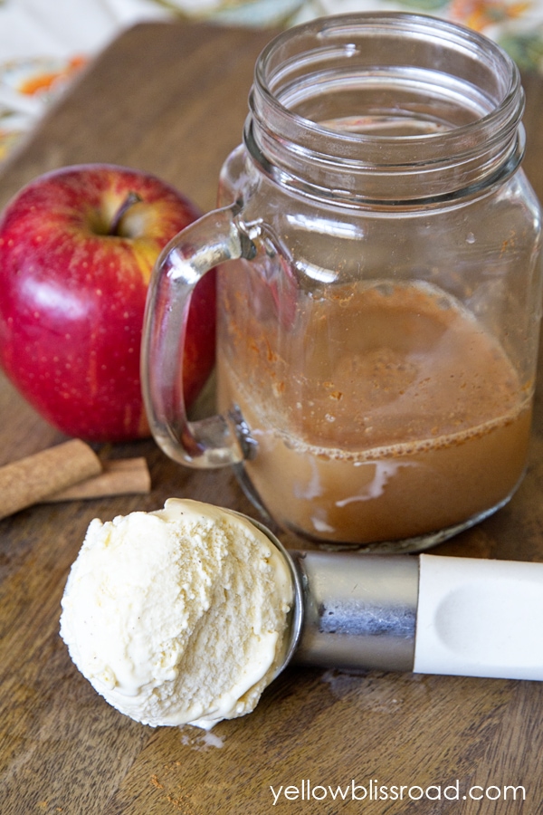 Caramel Apple Ice Cream Float - Creamy, frothy ice cream float that tastes like the perfect fall dessert!