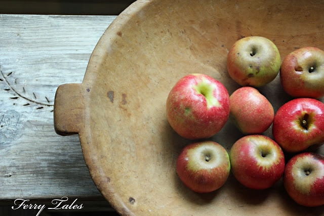 Apples sitting in a wooden bowl