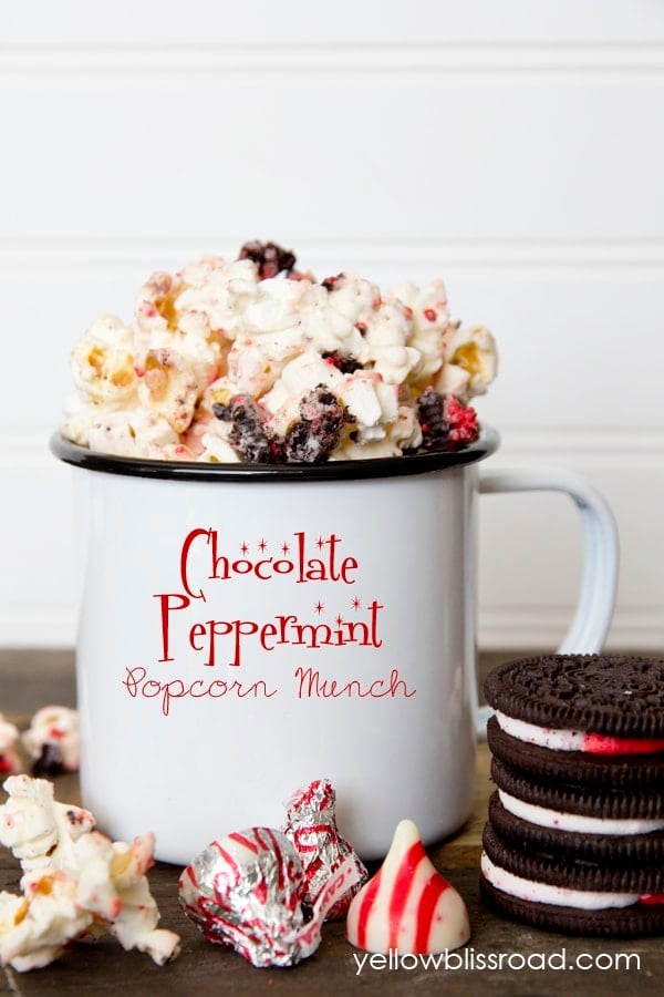 Chocolate Peppermint Popcorn Munch - an irresistible combination of sweet peppermint and salty popcorn that your guests will love! 