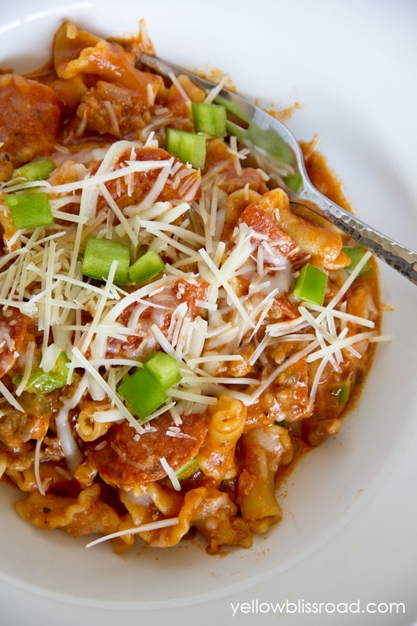One Pot Meal Pizza Pasta with Sausage and Pepperoni - It all cooks in one pot for easy clean up!