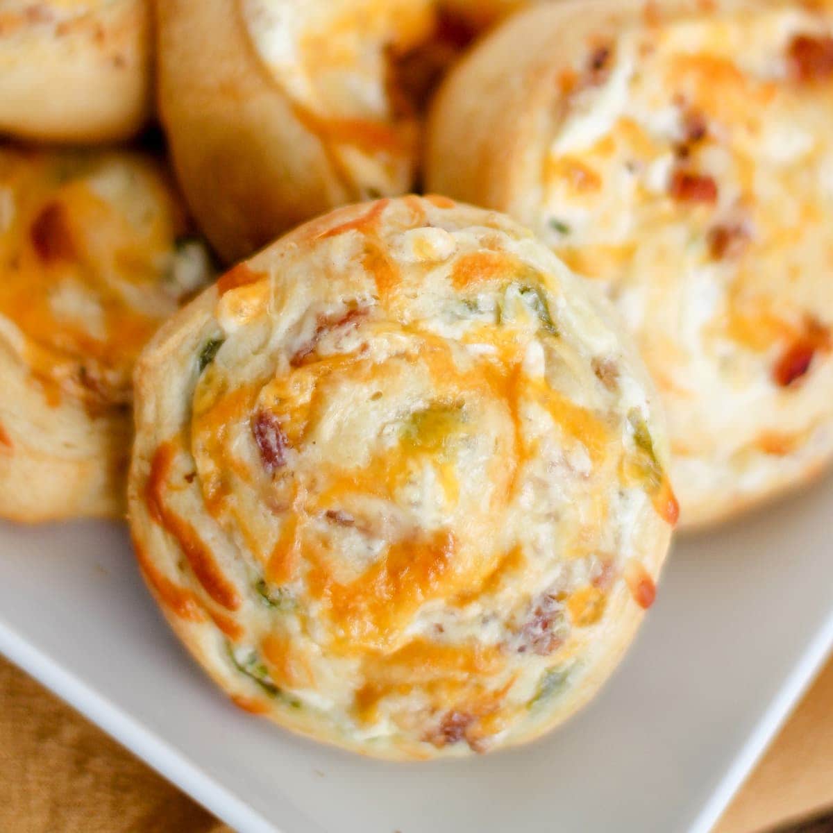 Easy Baked Bacon, Cheddar and Jalapeno Pinwheels