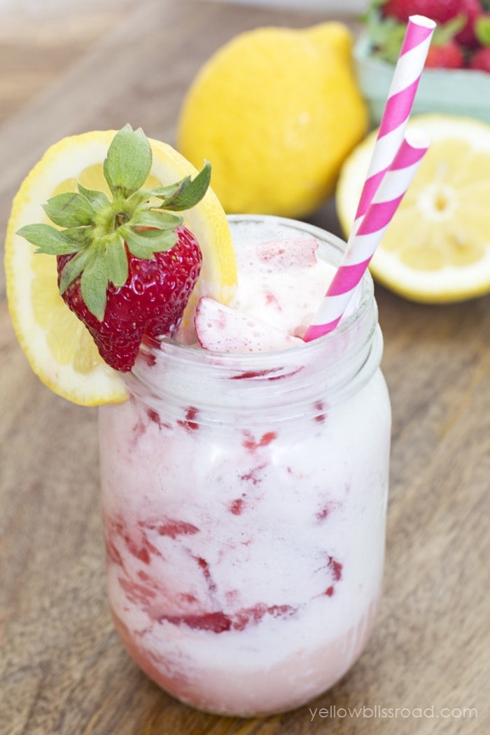 Strawberry Lemonade Ice Cream Float 2