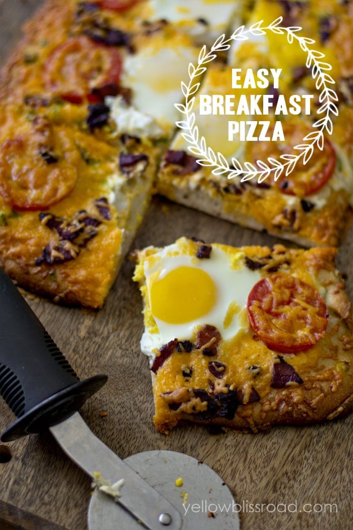 Easy Breakfast Pizza - a hearty, easy to make breakfast