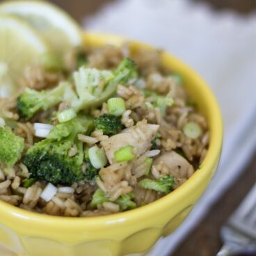 A bowl of Rice, broccoli, and chicken