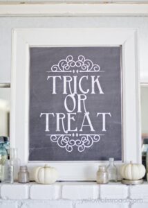 Free Halloween Printable: Trick or Treat Chalkboard
