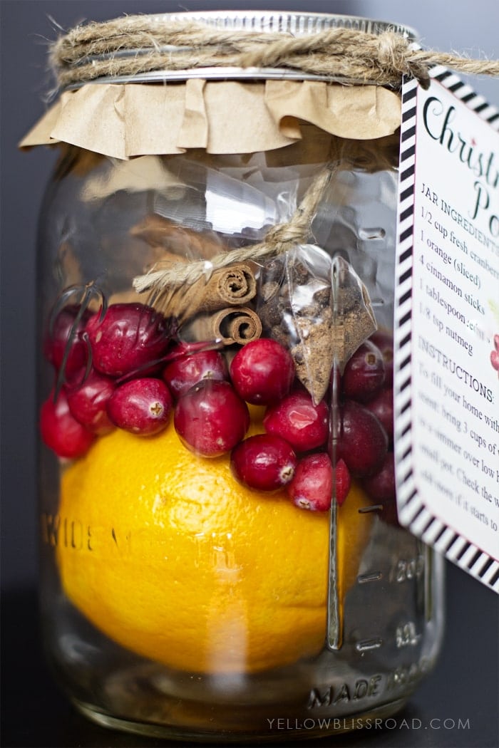 Christmas Potpourri with free printable tag