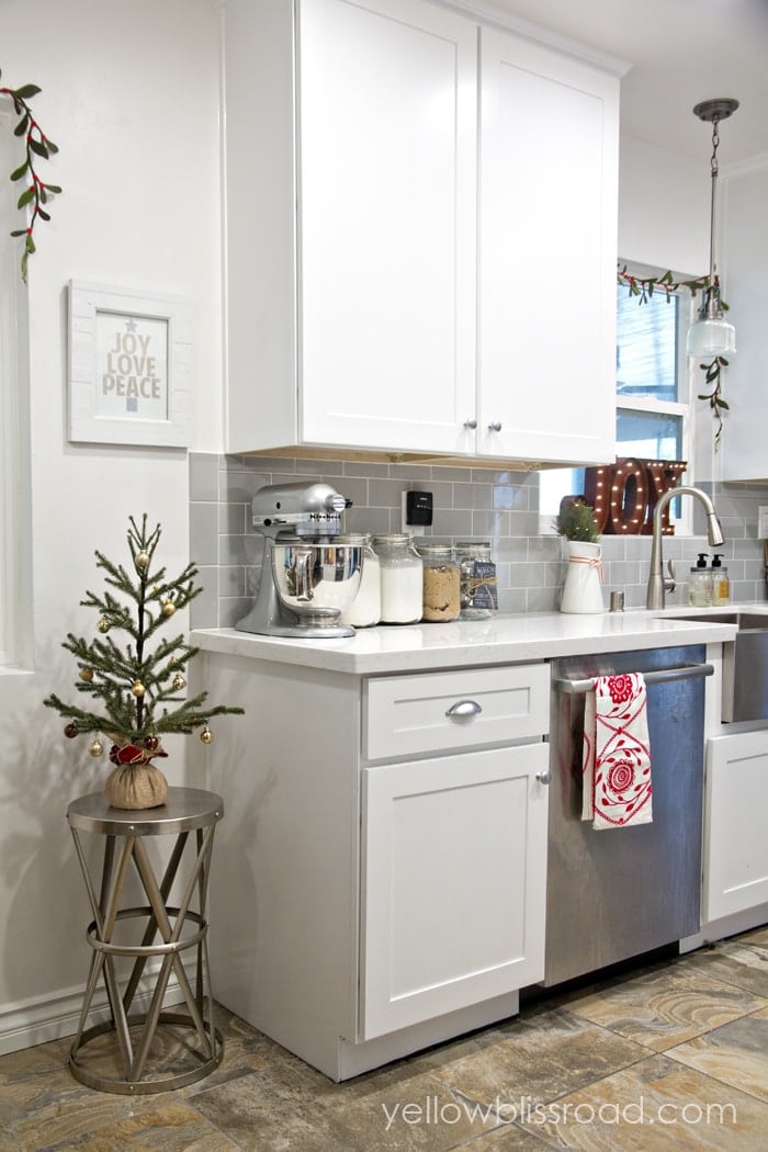 Christmas kitchen decorating