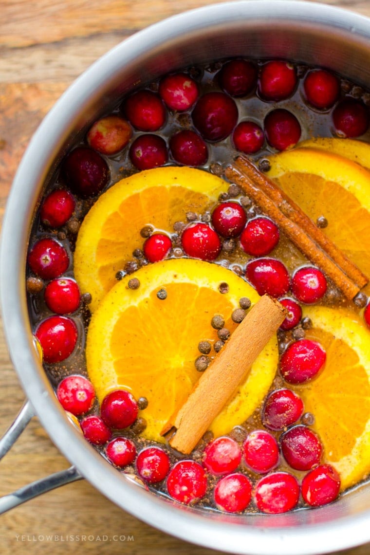 Simmering Stovetop Christmas Potpourri with Cranberries, oranges, cinnamon and spices