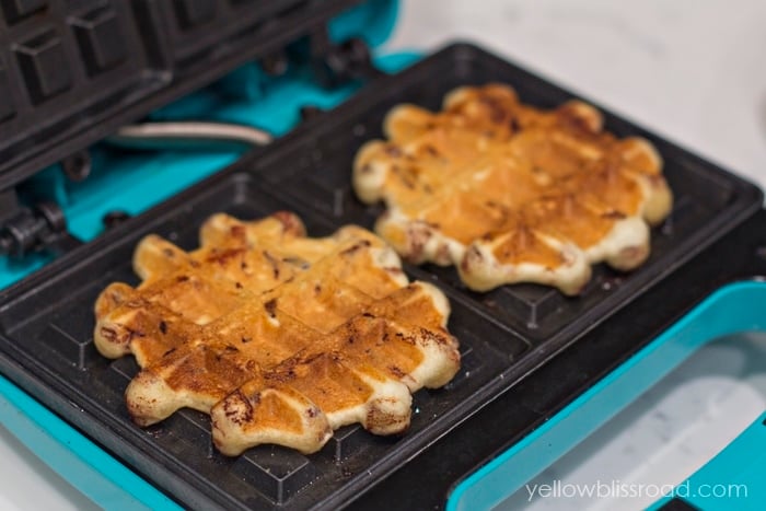 Yummy Cinnamon Roll Waffles