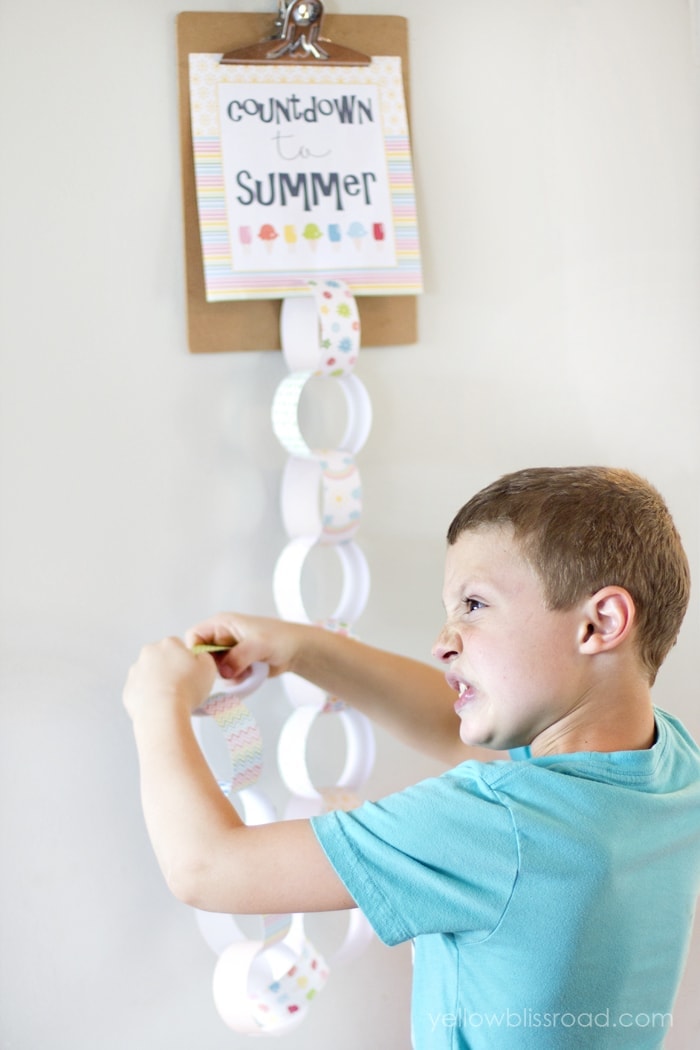 Countdown to Summer with free printable paper chain