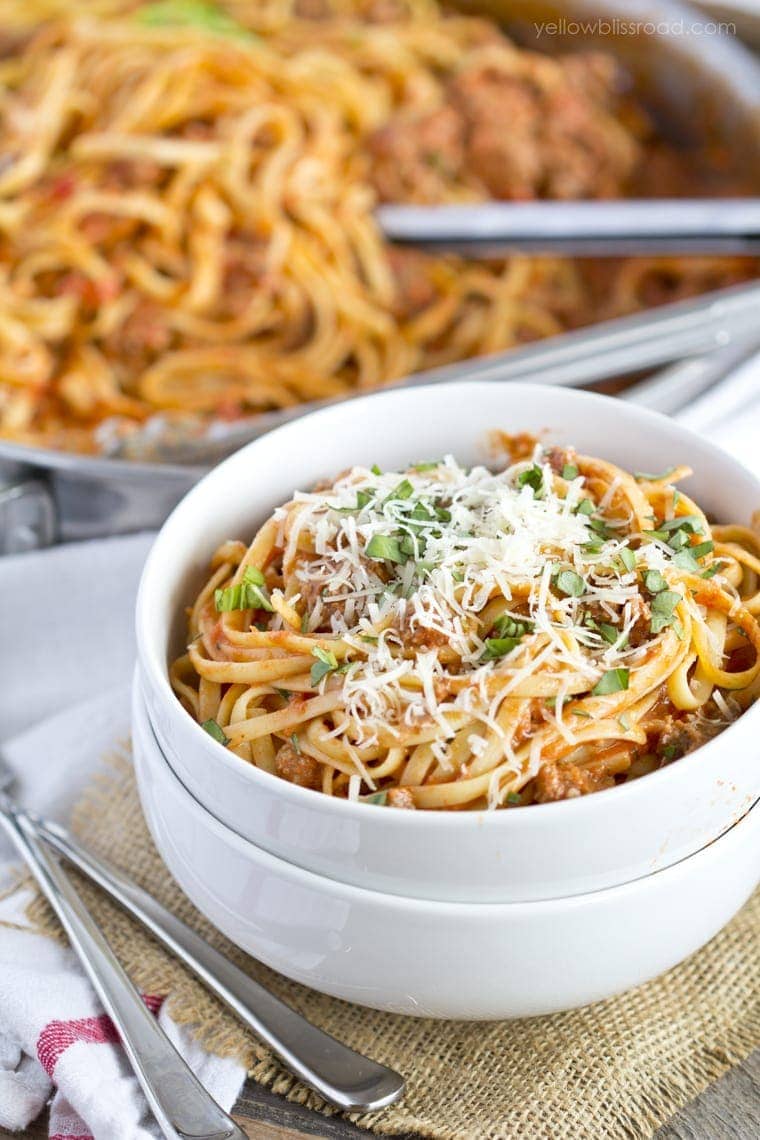 Easy Weeknight Linguine with Meat Sauce