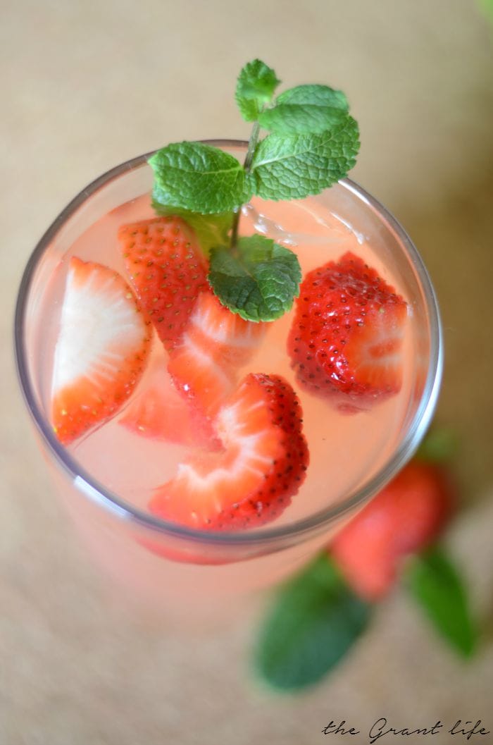 spiked strawberry lemonade
