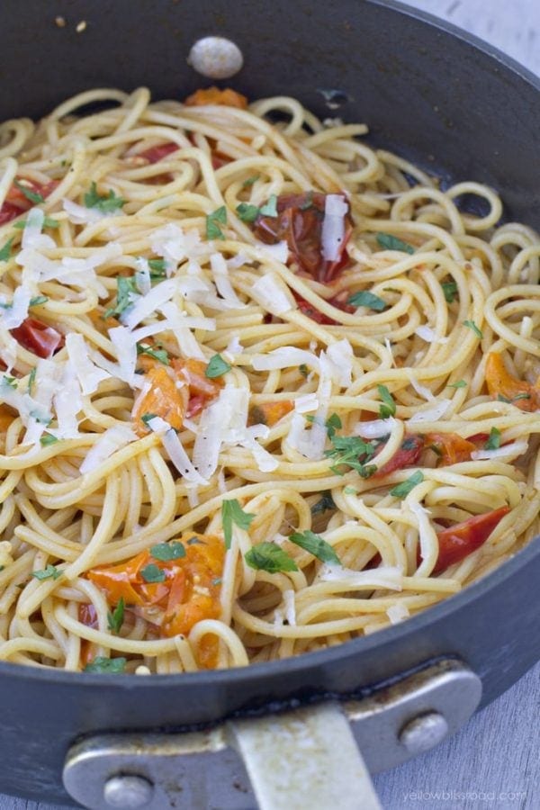 Garlic Tomato Pasta - Yellow Bliss Road