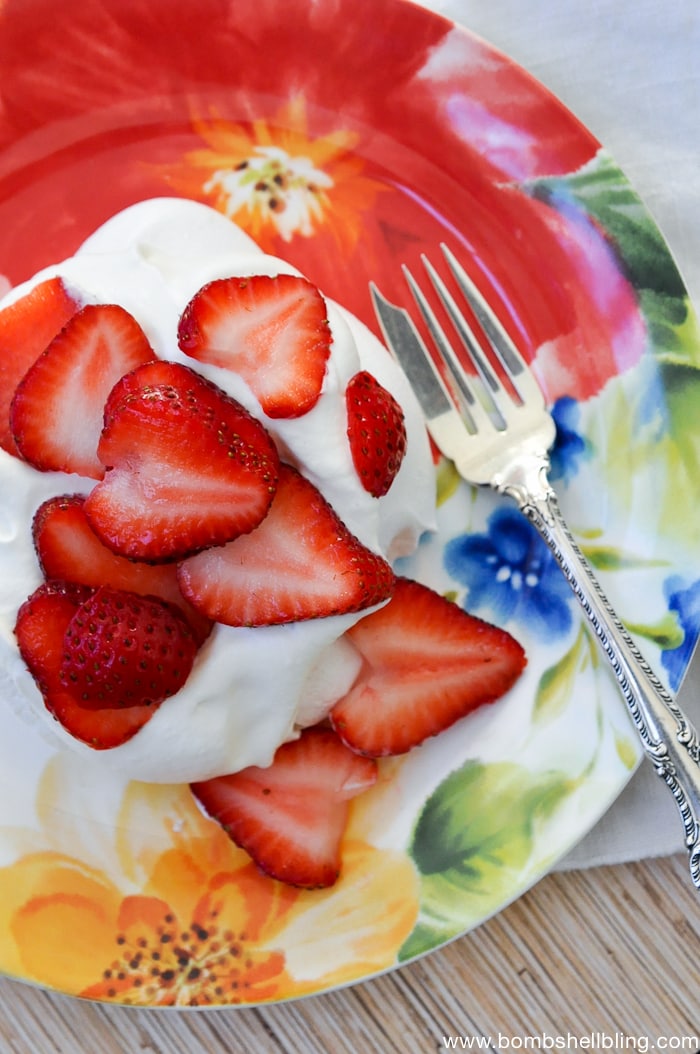 Pavlova dessert