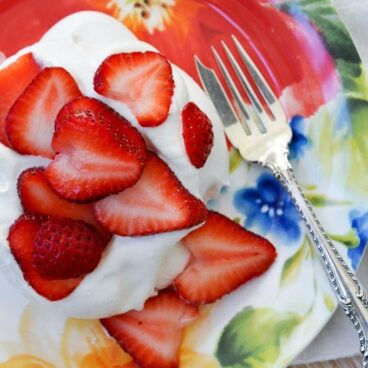 Pavlova on a plate