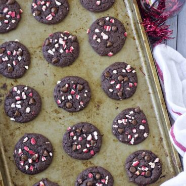 A tray of cookies