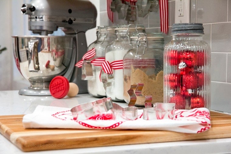 Easy Christmas Kitchen Decor | Christmas decorating in the kitchen