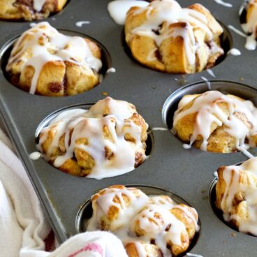 A pan full of cinnamon roll muffins