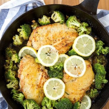 A pan of chicken and broccoli