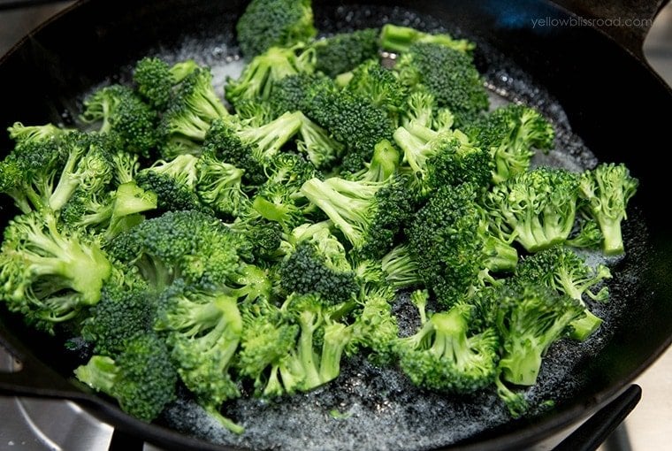 5 Minutes Stovetop Ranch Parmesan Broccoli
