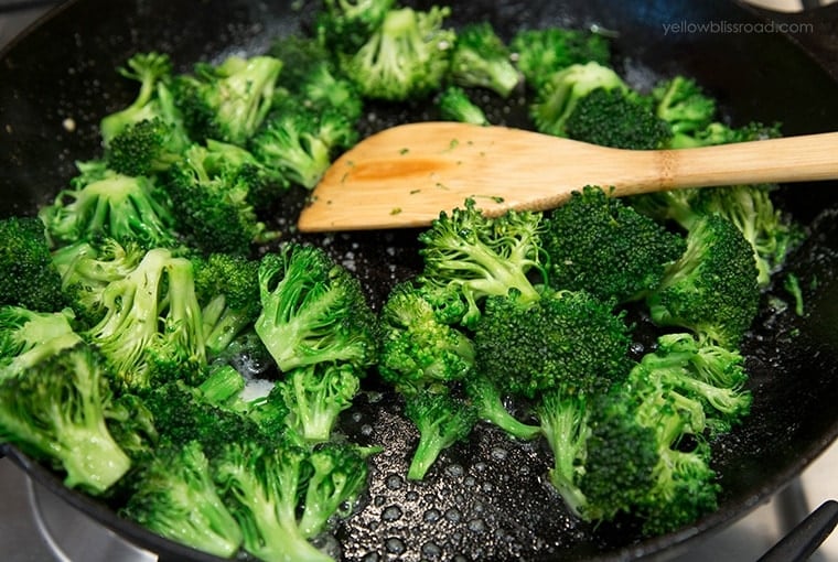 5 Minutes Stovetop Ranch Parmesan Broccoli