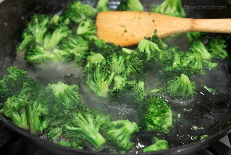 5 Minutes Stovetop Ranch Parmesan Broccoli