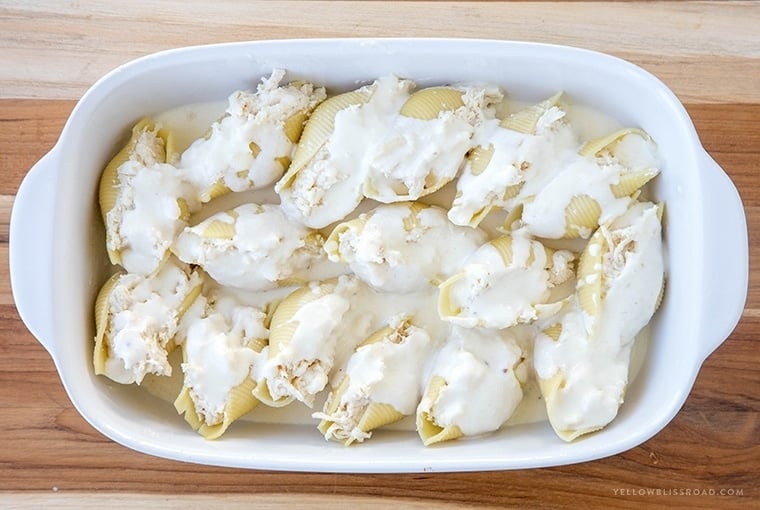 Chicken Alfredo Stuffed Shells - Creamy and Rich Pasta dish with a homemade simple Alfredo sauce, chicken Italian cheeses and Ricotta