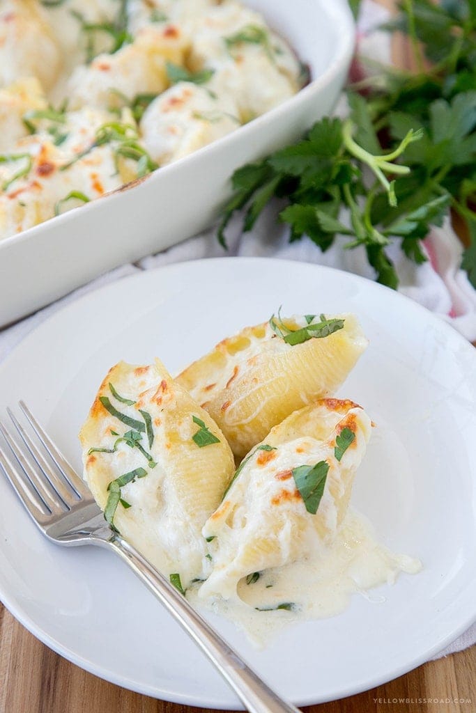 Chicken Alfredo Stuffed Shells | YellowBlissRoad.com