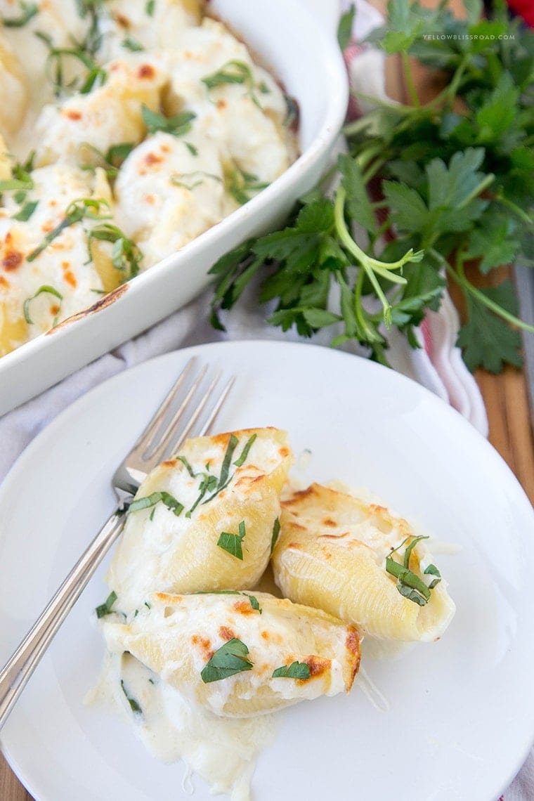 Chicken Alfredo Stuffed Shells - Creamy and Rich Pasta dish with a homemade simple Alfredo sauce, chicken Italian cheeses and Ricotta