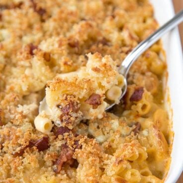 A close up of baked macaroni and cheese