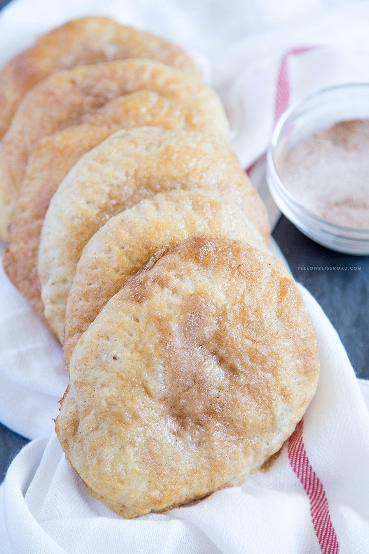 Easy Apple Hand Pies - A yummy fall dessert that everyone will love!