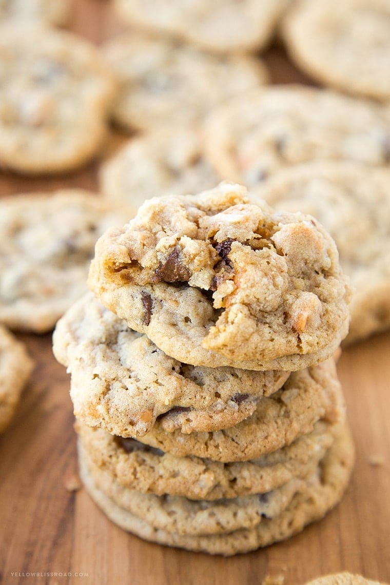 Magic Bar Cookies - Just like the 7 layer magic bars, with coconut, sweetened condensed milk and chocolate chips, but in a neat little cookie!