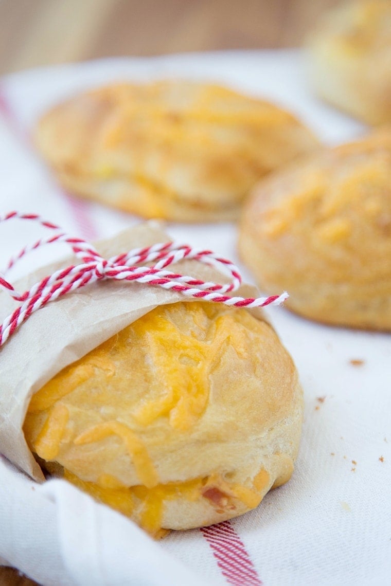 Super Easy Grab & Go Stuffed Breakfast Biscuits - Easy biscuits stuffed with your favorite breakfast foods, like scrambled eggs and bacon. Perfect for busy mornings and getting beck to school.