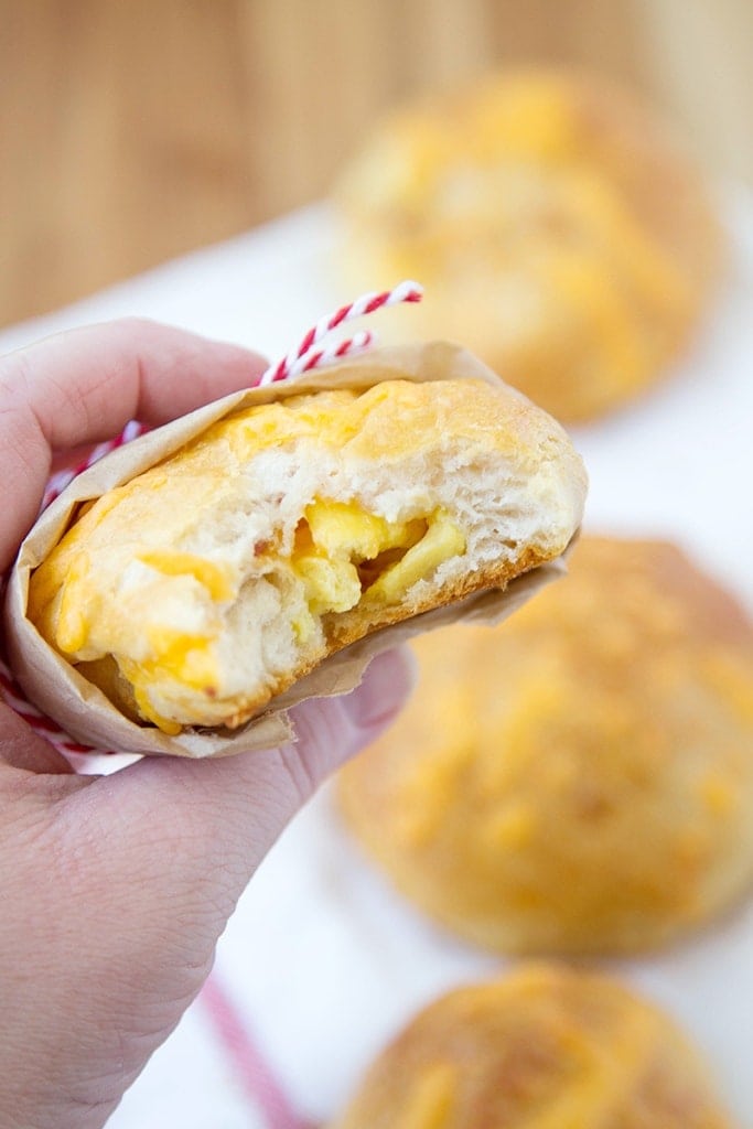 Super Easy Grab & Go Stuffed Breakfast Biscuits - Easy biscuits stuffed with your favorite breakfast foods, like scrambled eggs and bacon. Perfect for busy mornings and getting beck to school.