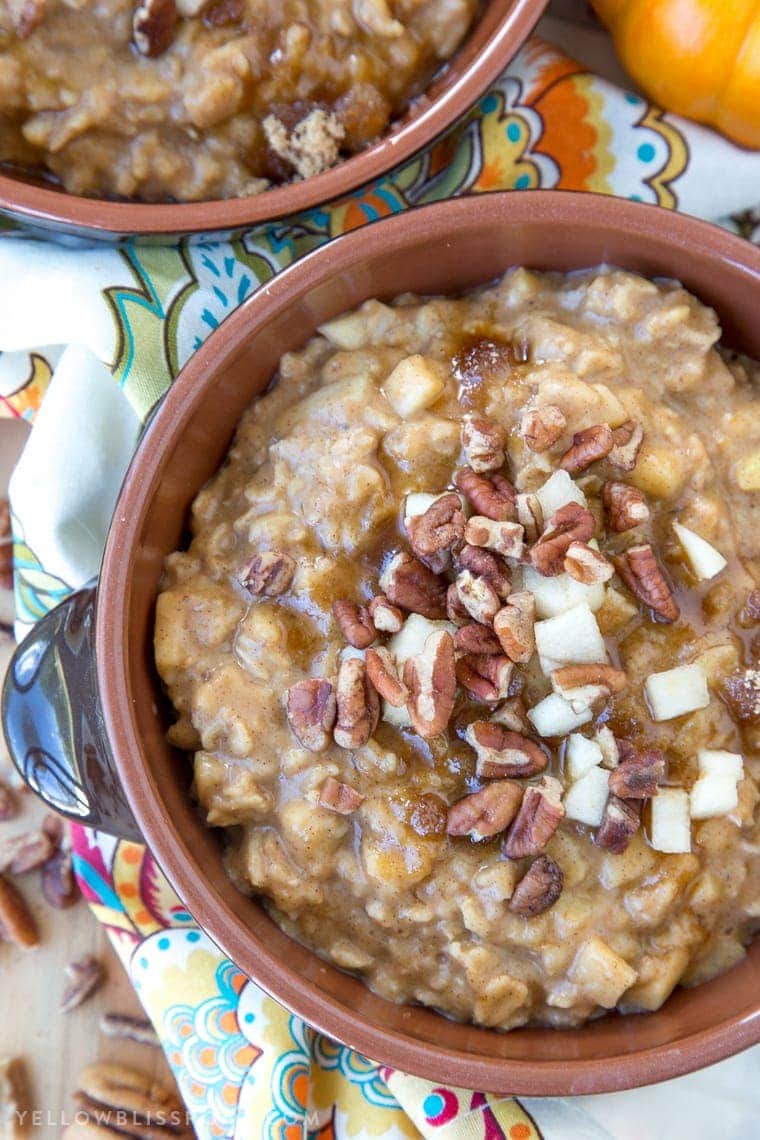 Pumpkin & Apple Oatmeal with pecans, brown sugar and pumpkin pie spice - the perfect fall breakfast for those cold and cozy mornings.