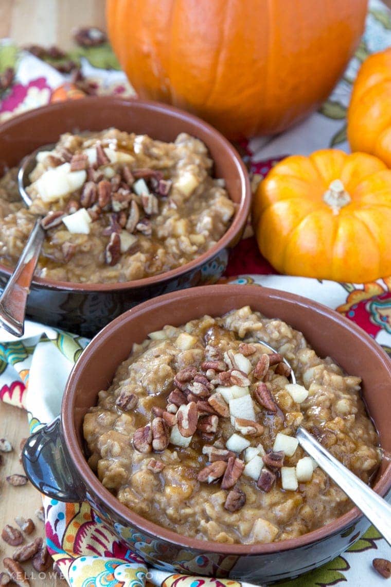 Pumpkin & Apple Oatmeal with pecans, brown sugar and pumpkin pie spice - the perfect fall breakfast for those cold and cozy mornings.