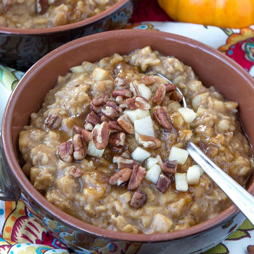 Pumpkin & Apple Oatmeal with pecans, brown sugar and pumpkin pie spice - the perfect fall breakfast for those cold and cozy mornings.