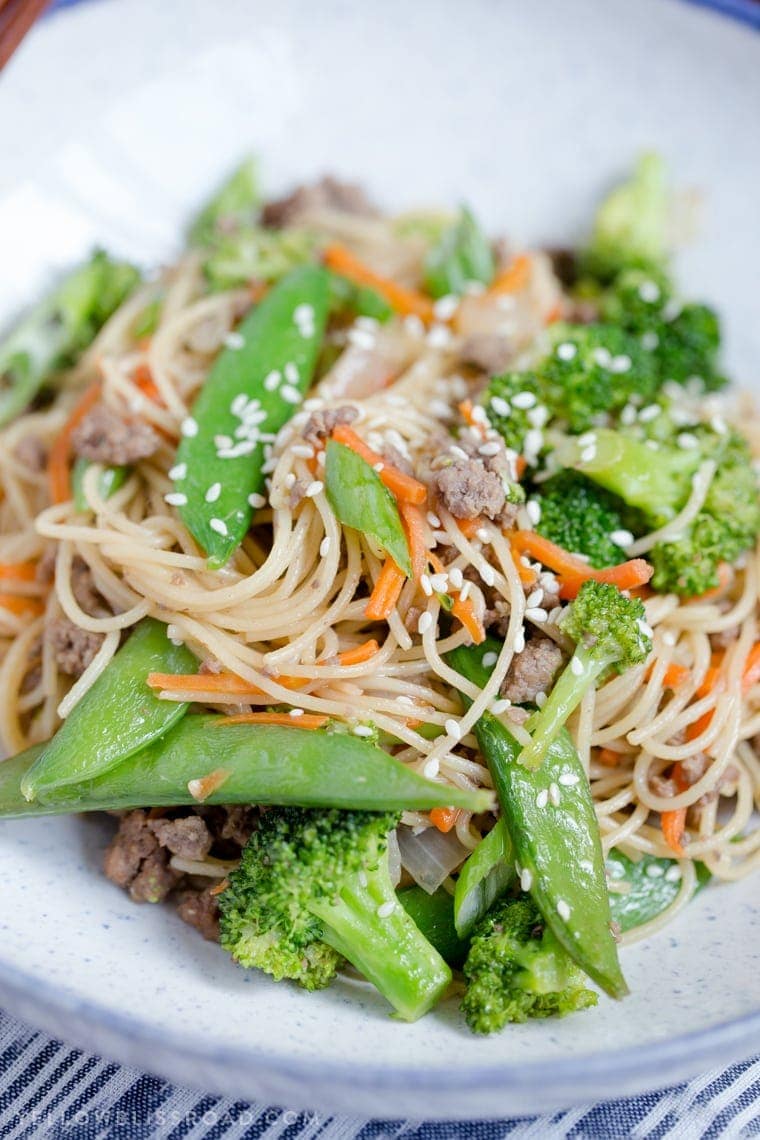  This Easy Ground Beef & Noodle Stir Fry is a quick and tasty dinner that's ready in just 20 minutes, making it the perfect weeknight meal!