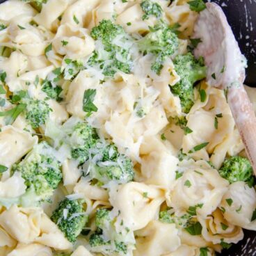 A close up of tortellini and broccoli