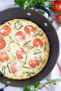 Pan of frittata with asparagus and tomato