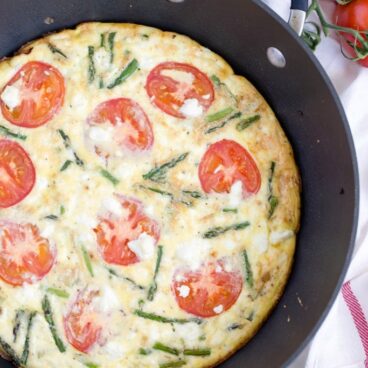 Pan of frittata with asparagus and tomato