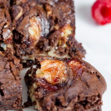 A close up of cheesecake swirl brownies