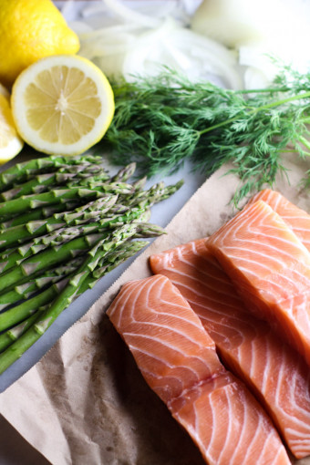 Baked Salmon & Asparagus Foil Packet Dinner with Lemon & Dill