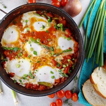 Asparagus Shakshuka is a delicous and easy dinner. Get the recipe for tonight!